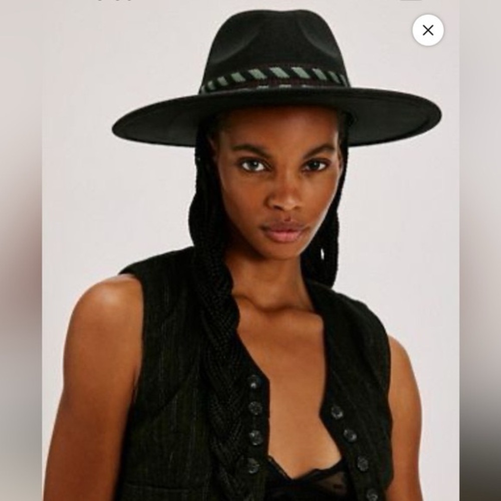 T22. Free People Womens Kimi
Rancher Hat One Size